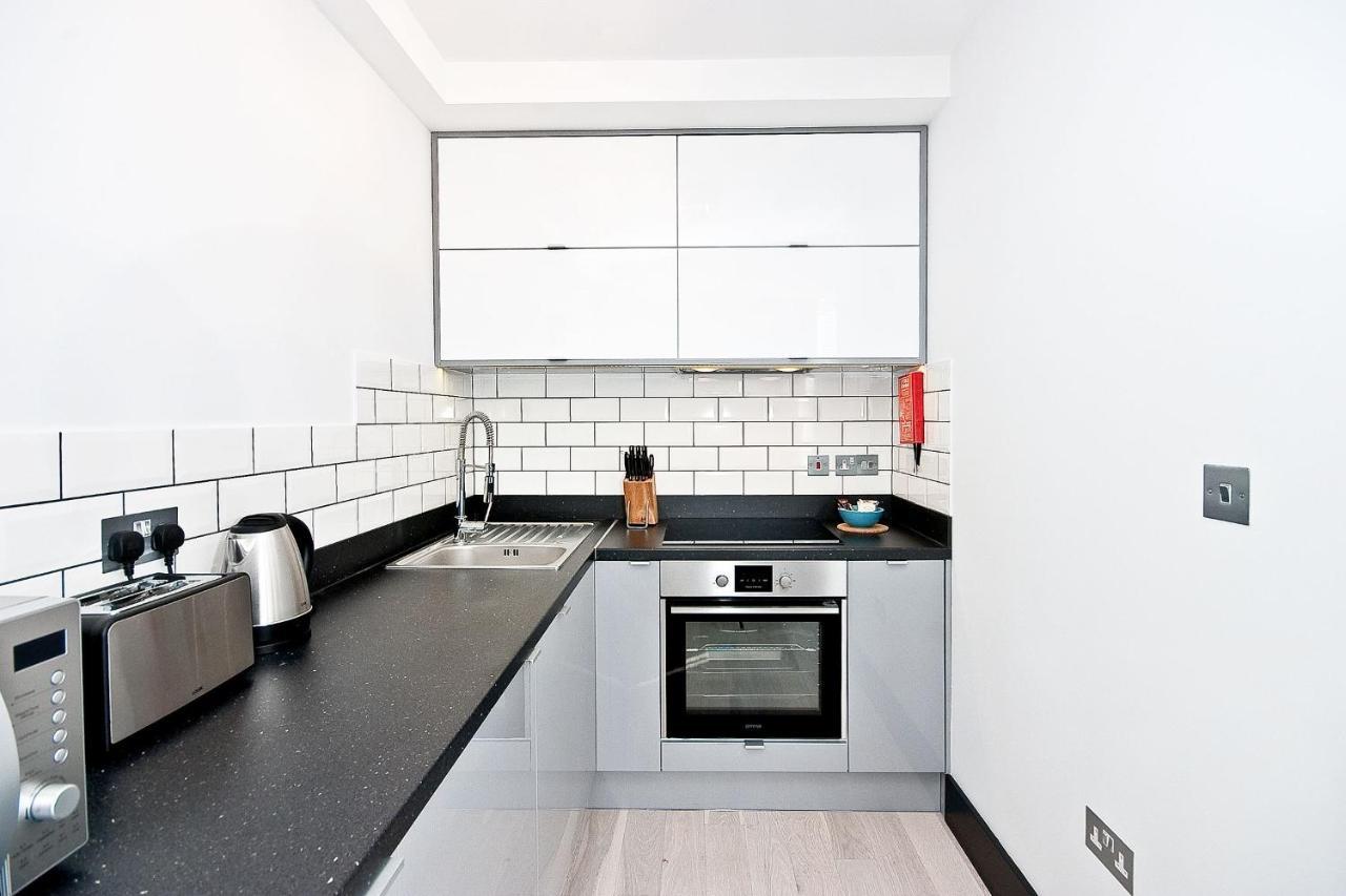 Heinze Flat 402 - One Bedroom Fourth Floor Flat By City Living Лондон Екстериор снимка
